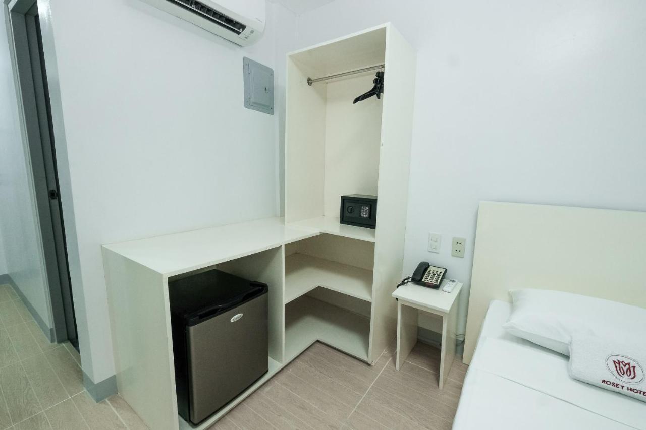 Rosey Hotel Cabanatuan City Экстерьер фото