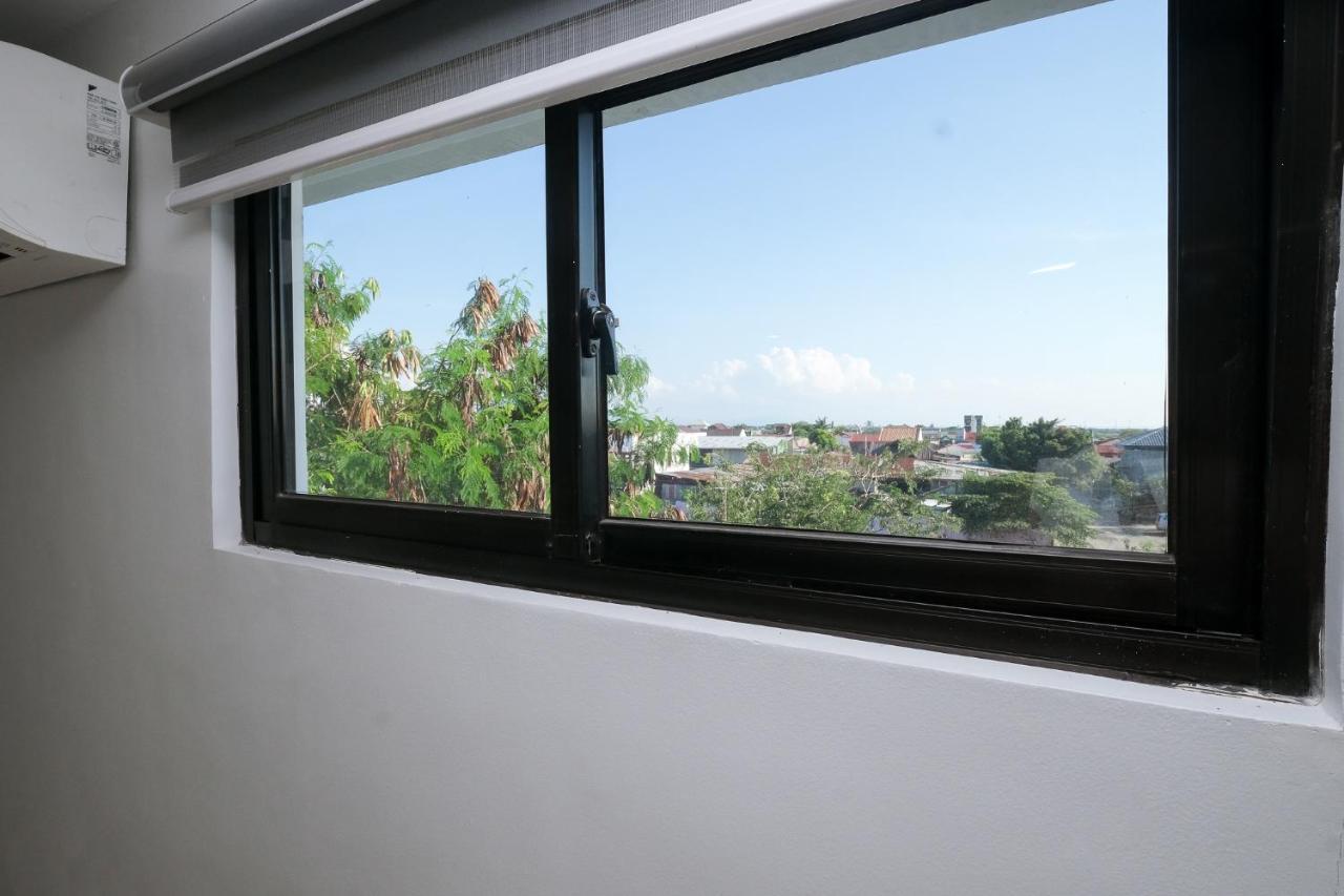 Rosey Hotel Cabanatuan City Экстерьер фото