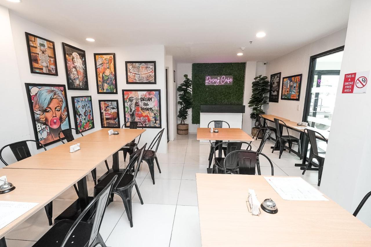 Rosey Hotel Cabanatuan City Экстерьер фото