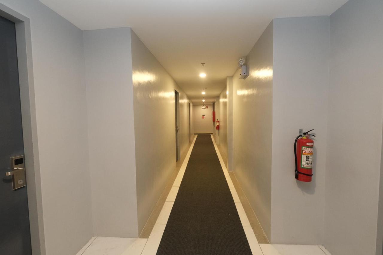 Rosey Hotel Cabanatuan City Экстерьер фото