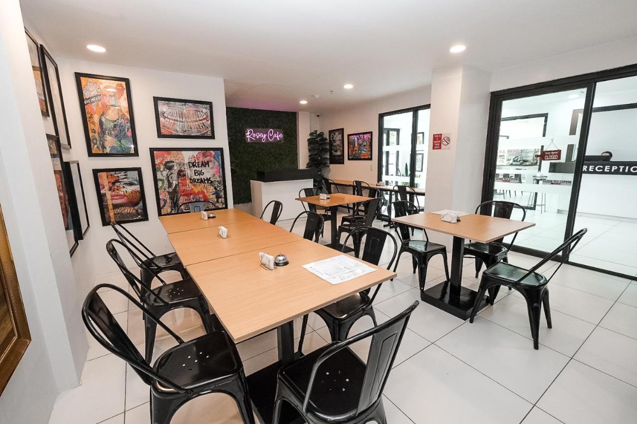 Rosey Hotel Cabanatuan City Экстерьер фото