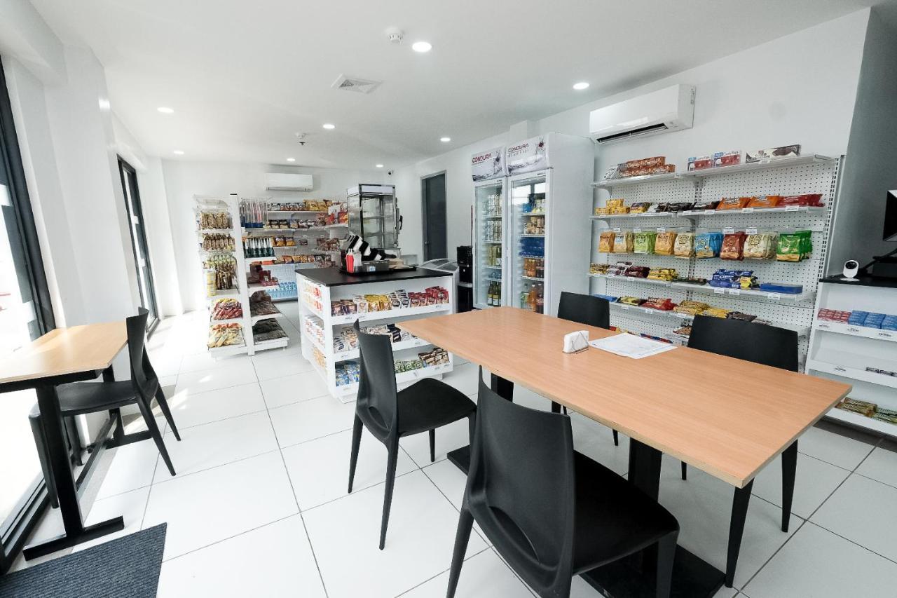 Rosey Hotel Cabanatuan City Экстерьер фото
