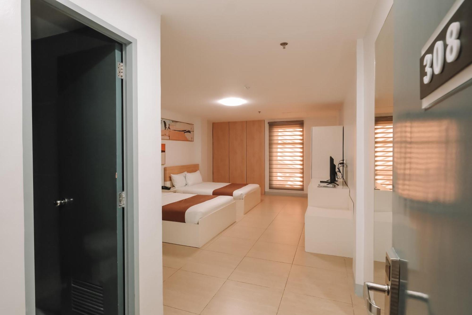 Rosey Hotel Cabanatuan City Экстерьер фото