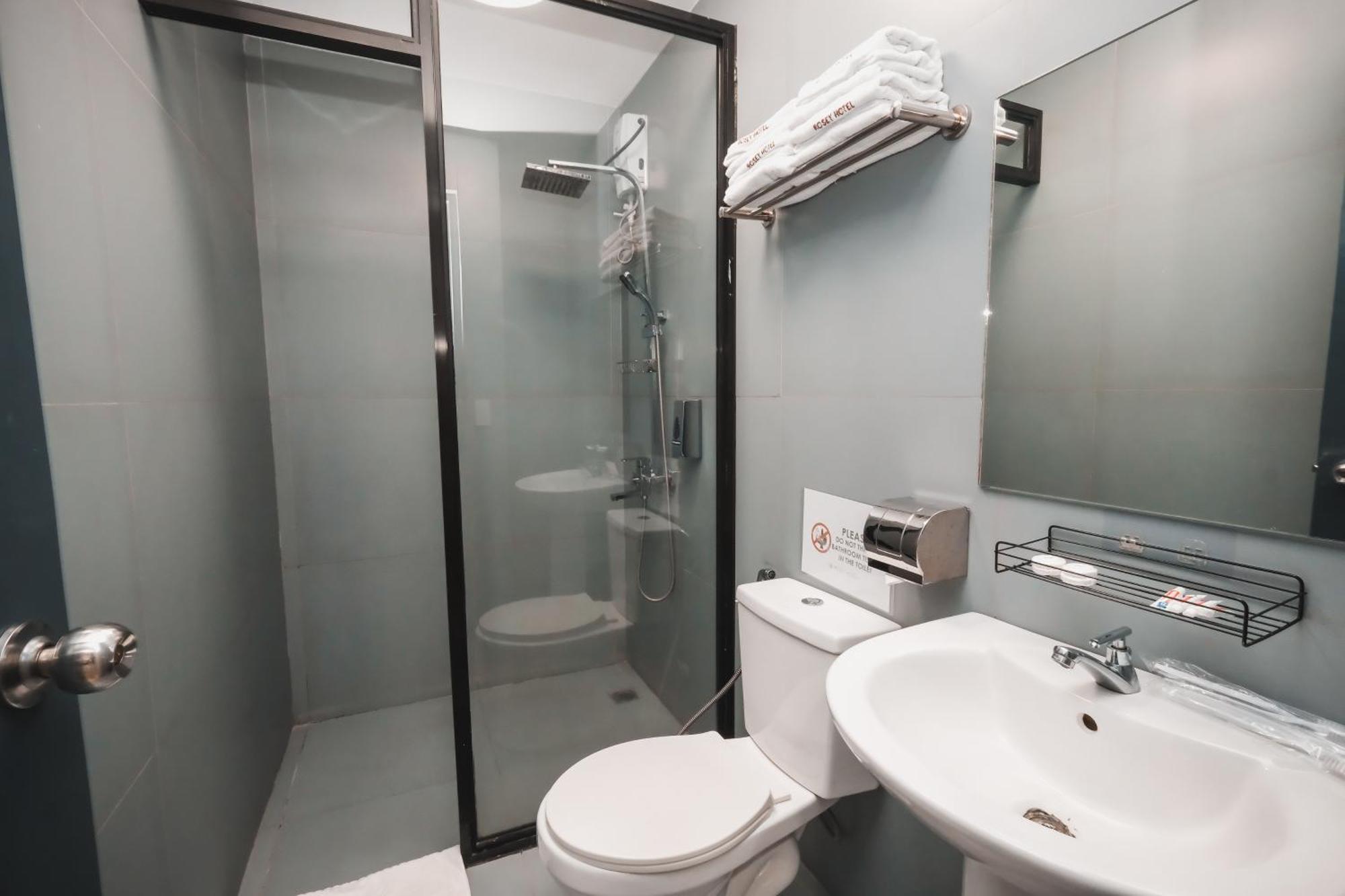 Rosey Hotel Cabanatuan City Экстерьер фото