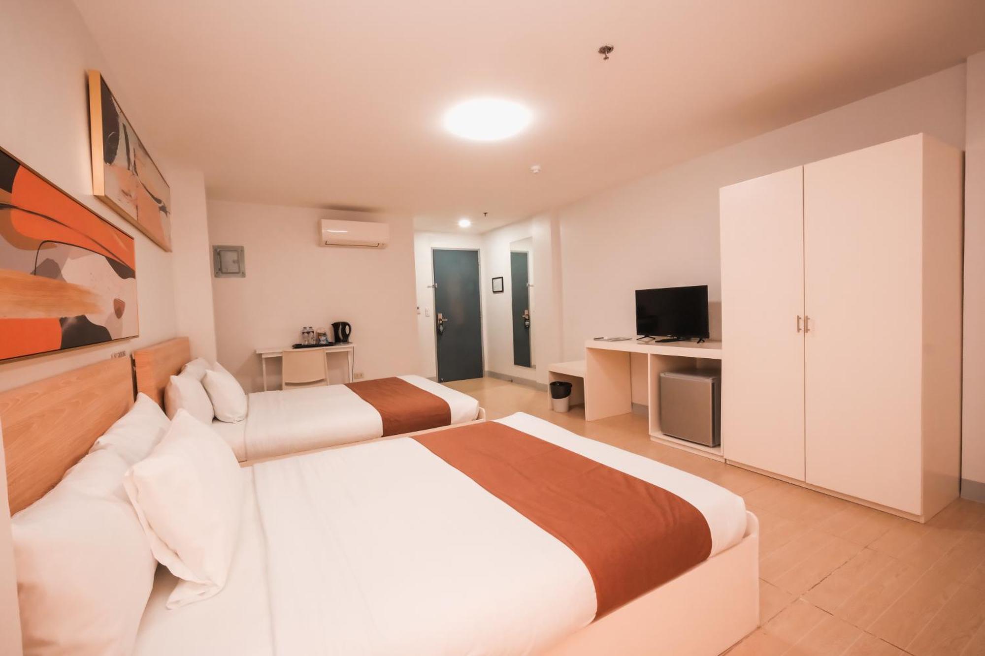 Rosey Hotel Cabanatuan City Экстерьер фото